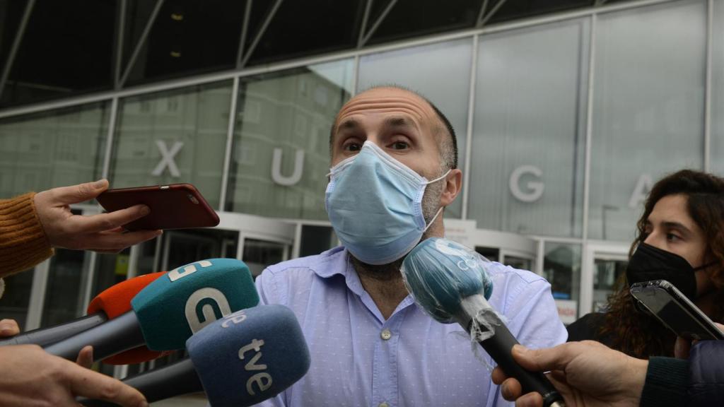 El alcalde de Ourense, Gonzalo Pérez Jácome, responde a los medios a su llegada al Juzgado de instrucción número 2 de Ourense.