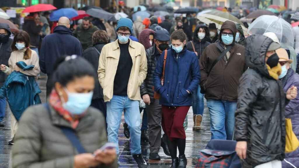 Ómicron ha provocado un auge masivo de contagios, pero la presión hospitalaria se mantiene soportable.