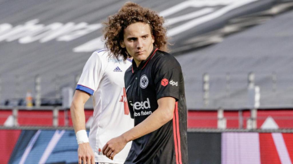 Fabio Blanco en un partido con el Eintracht de Frankfurt