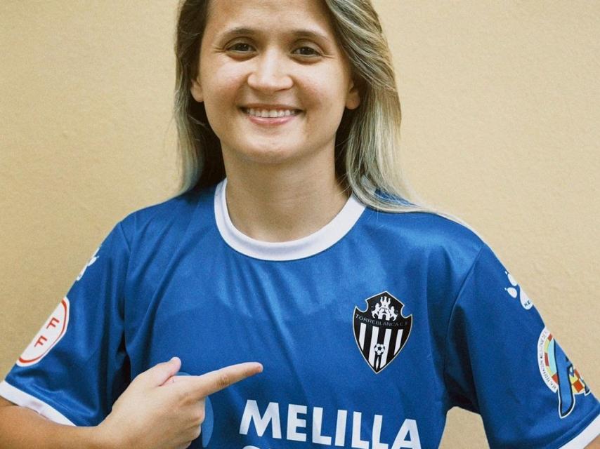 Amandinha luce su nuevo escudo del Torrealba
