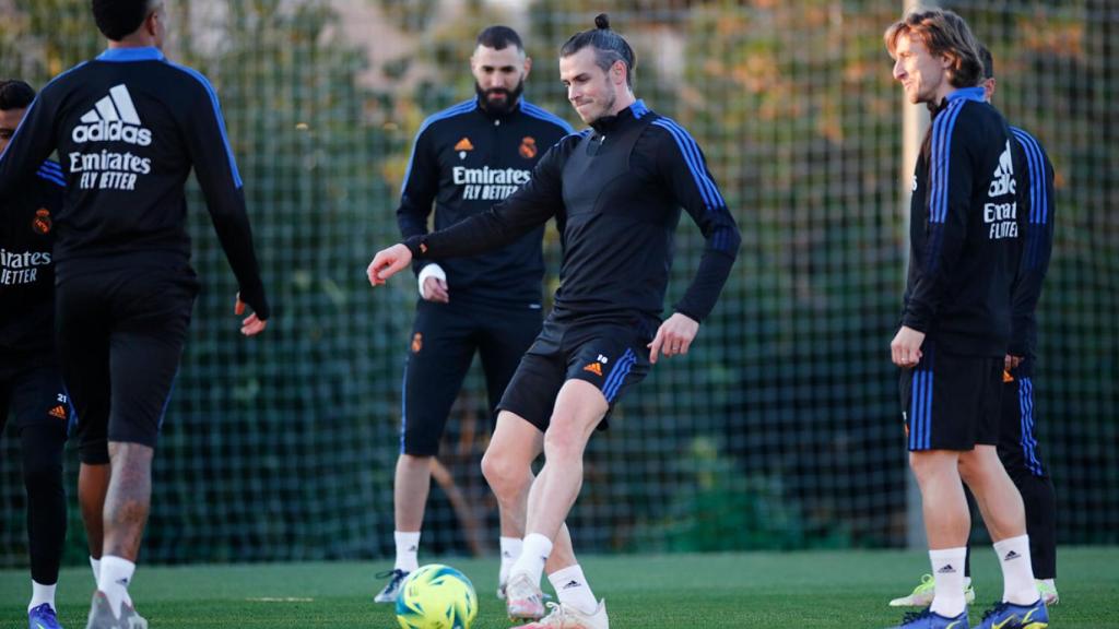Gareth Bale durante un rondo en el entrenamiento