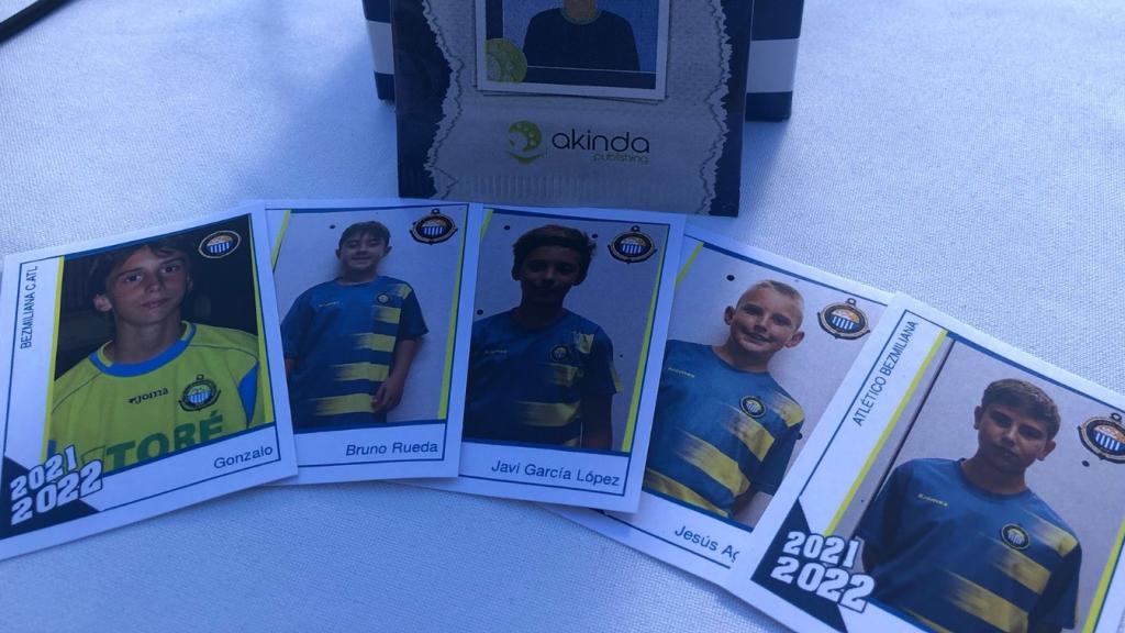 Algunos de los cromos de los chavales que juegan en el Bezmiliana.