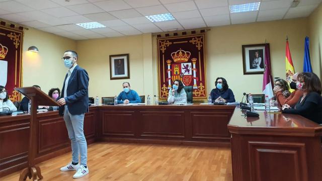 El joven José Ángel Ruiz García toma posesión como nuevo concejal del PSOE por el Ayuntamiento de Calzada de Calatrava