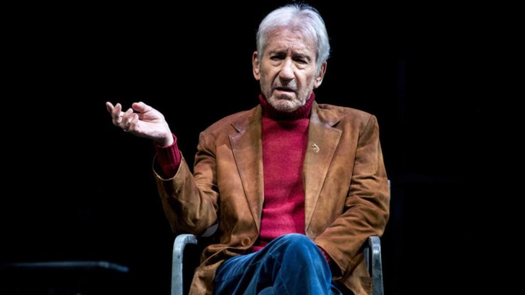 José Sacristán, en el escenario de 'Señora de rojo sobre fondo gris'.