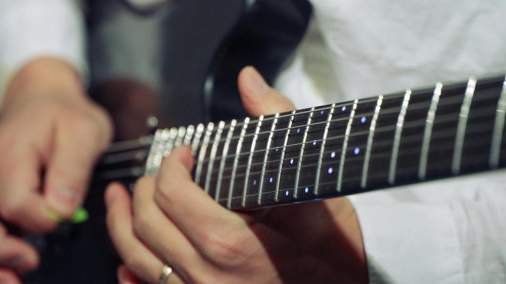 Samsung tiene una guitarra con luces LED.