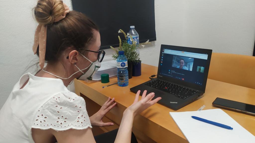 Una de las mentorías para personas con discapacidad auditiva de la fundación.