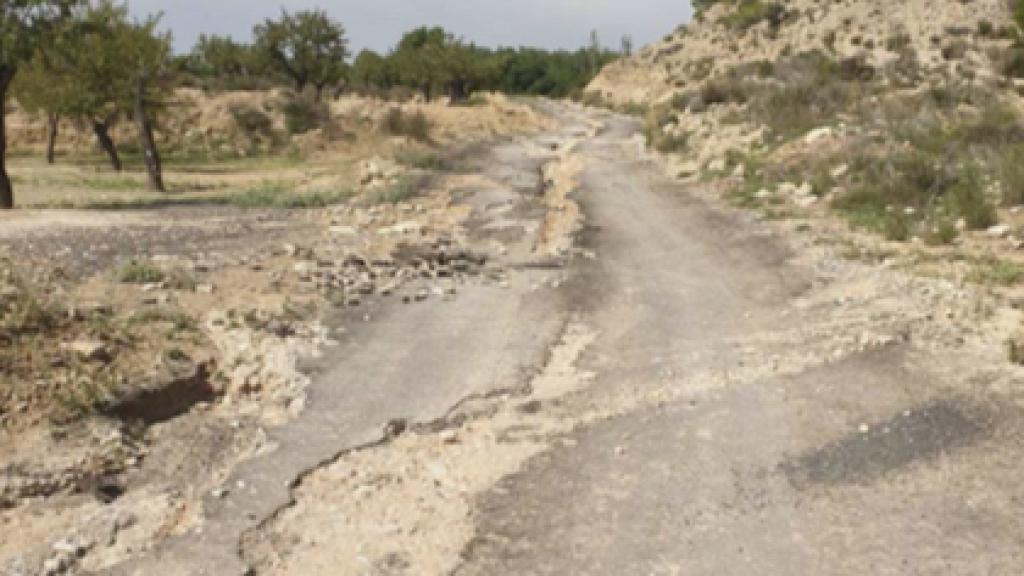 Uno de los caminos a asfaltar por el Ayuntamiento de Alicante.