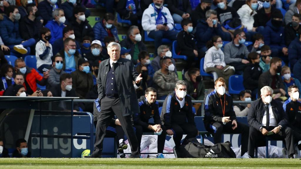 Carlo Ancelotti en el banquillo del Coliseum Alfonso Pérez