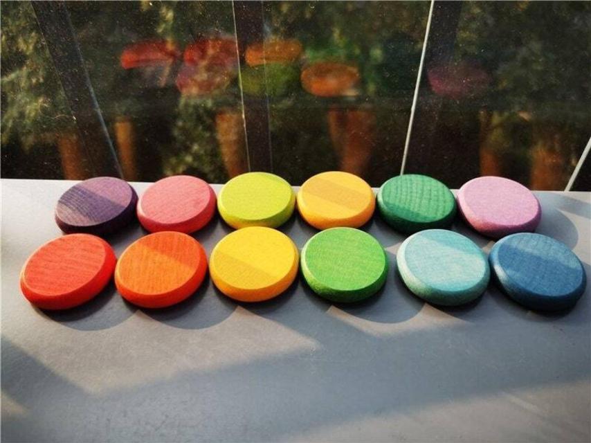 Discos de madera Montessori.