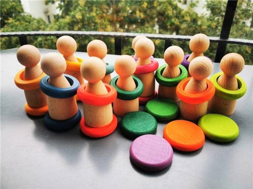 Juego de madera Montessori.