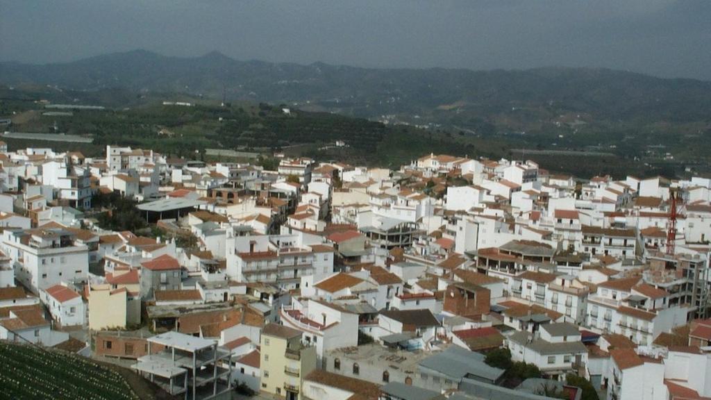 Una imagen aérea de Benamocarra.