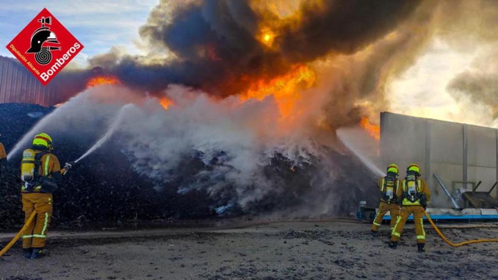 Un instante de la intervención de los bomberos.