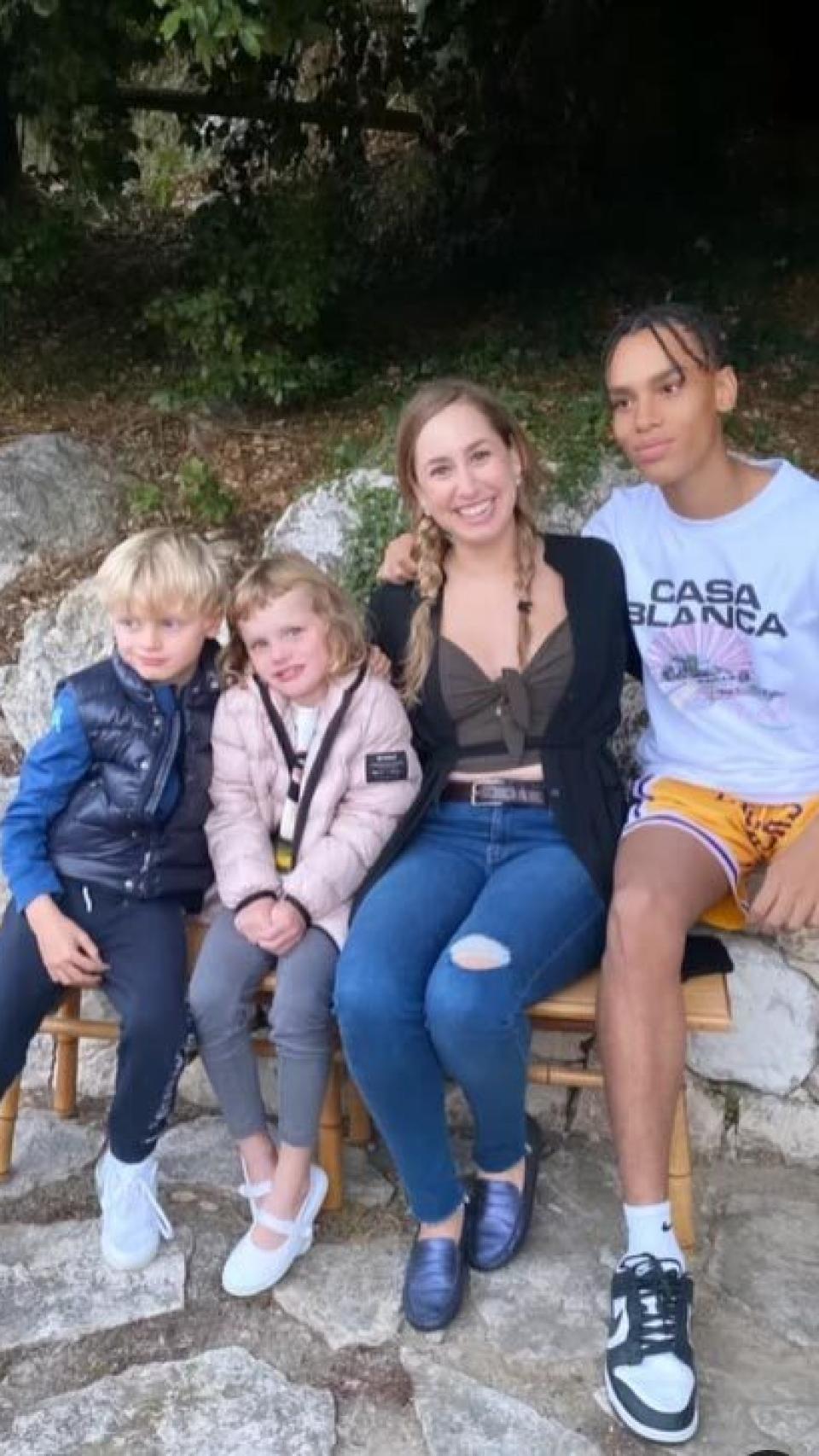 La imagen que Jazmin ha hecho pública en su Instagram junto a sus hermanos.