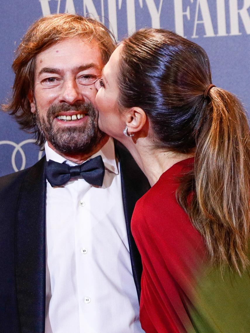 El beso de Esther a Pedraz durante un acto público en 2021.