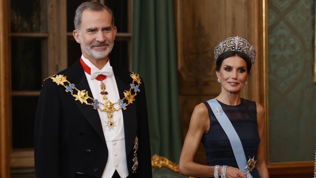 Letizia, junto al rey Felipe, con uno de sus estrenos más llamativos de 2021.