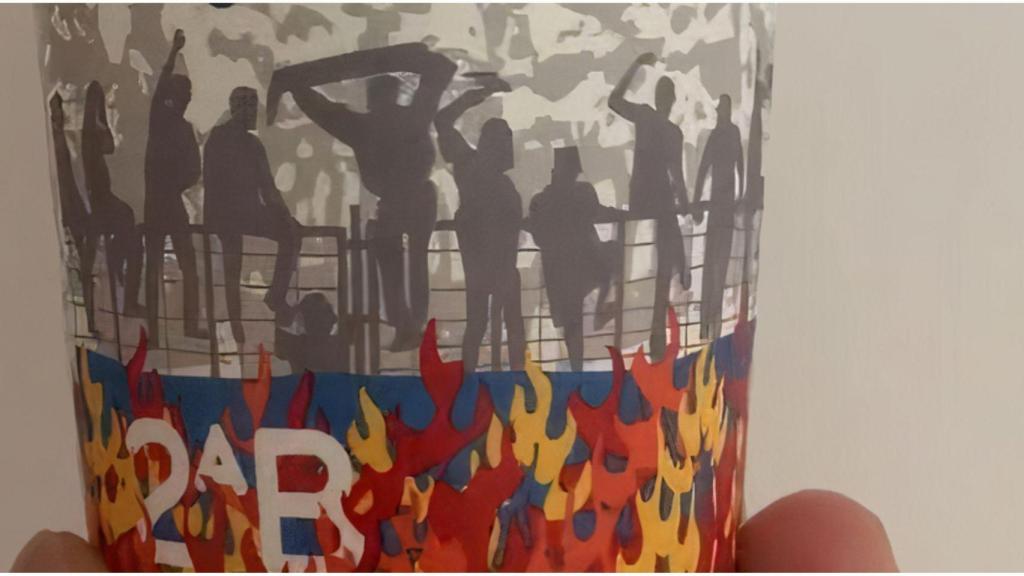 El vaso con el gol de Vicente de Sanbrandan.