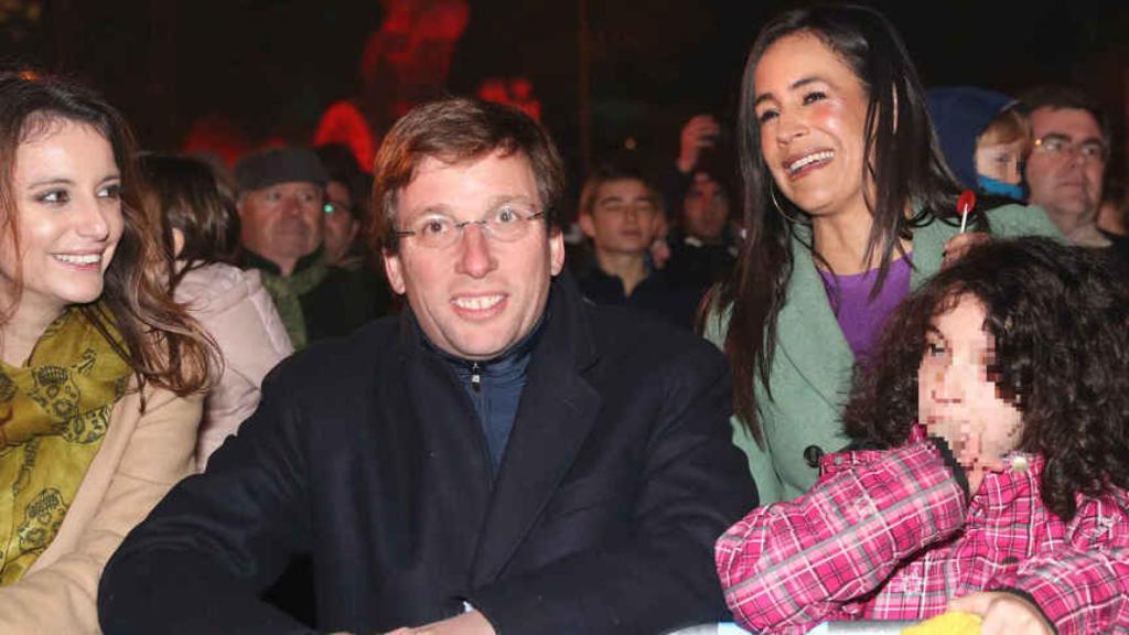 Andrea Levy, José Luis Martínez Almeida y Begoña Villacís en la cabalgata de Reyes de 2020.