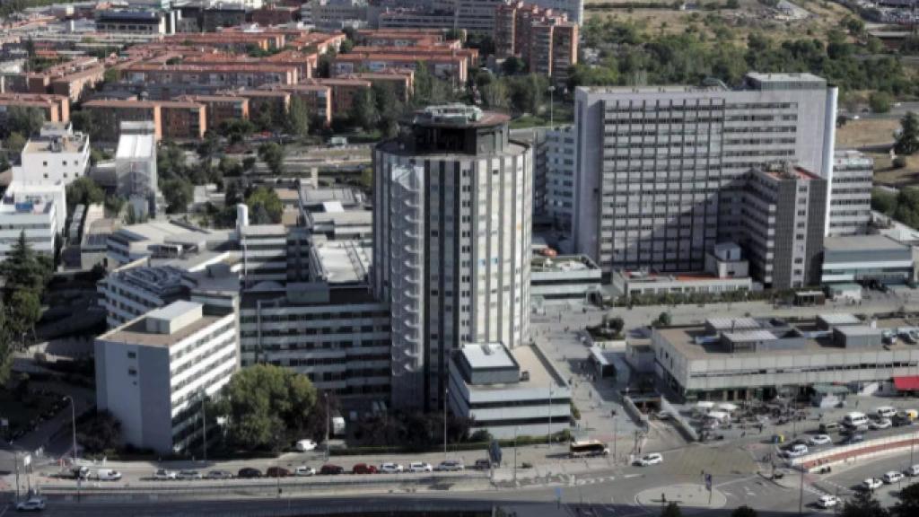 Vista general del hospital La Paz desde el Espacio Caleido.
