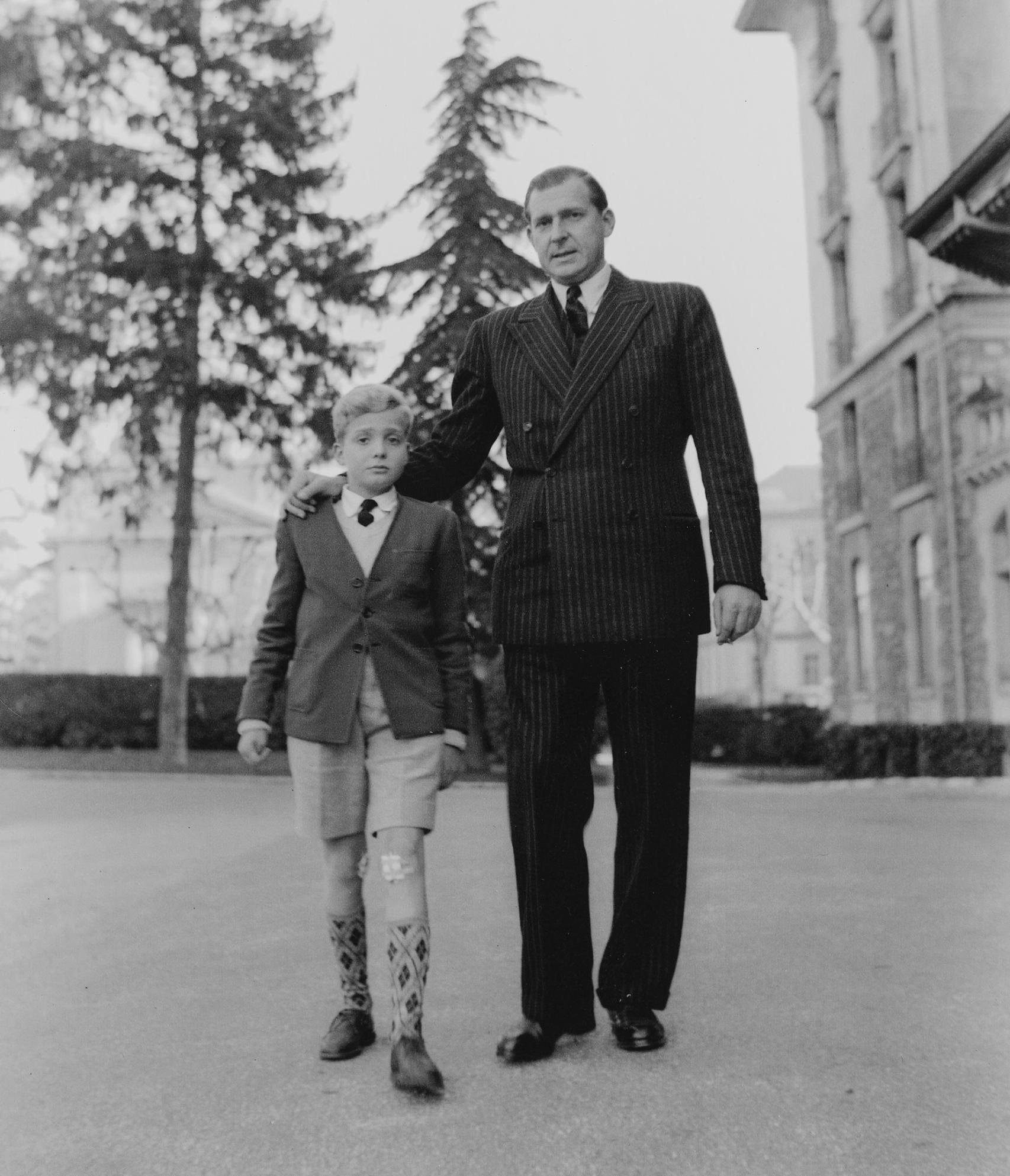 Juan Carlos I paseando con su padre.