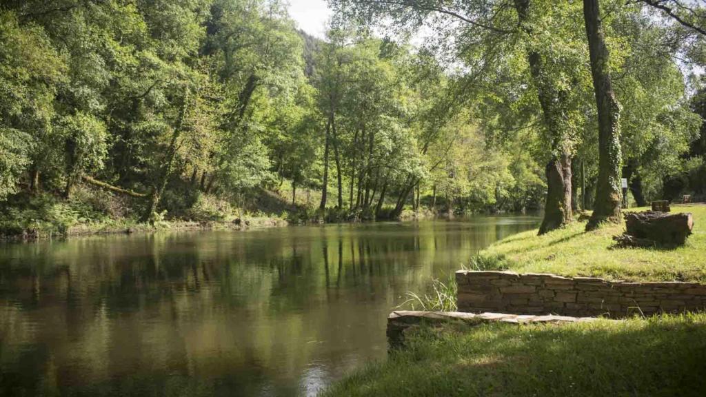 Área recreativa de Chao de Pousadoiro, en Ribeira de Piquín