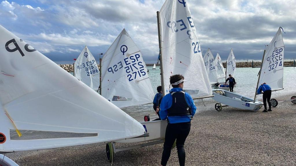 Pablo Gago, del Real Club Naútico de A Coruña, consigue el primer puesto en Cádiz