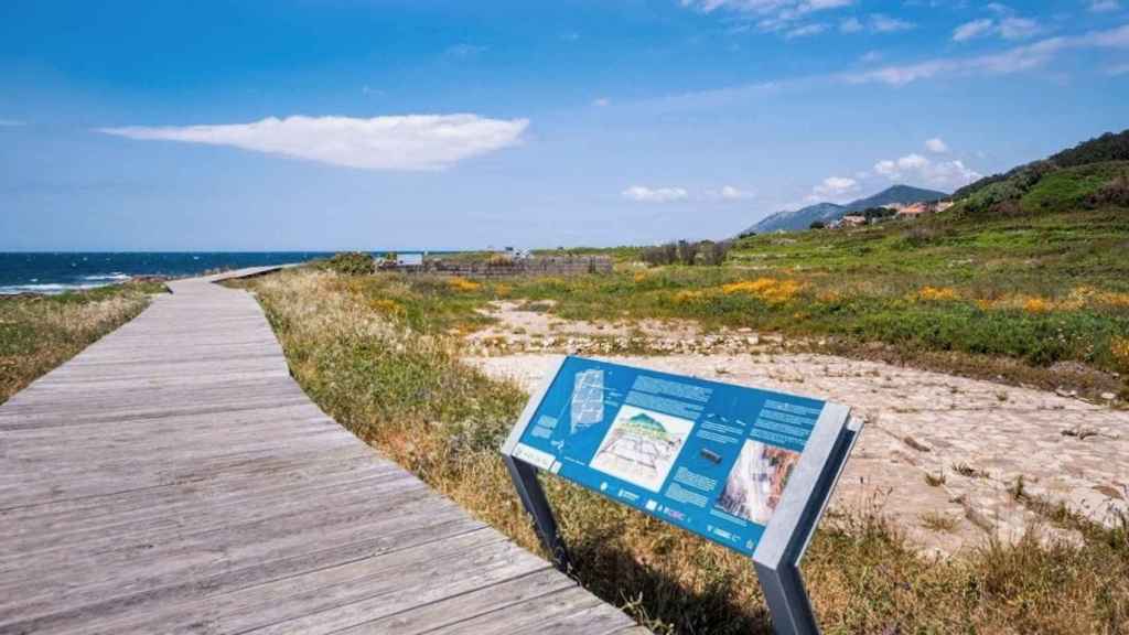 Senda litoral y salinas romanas.