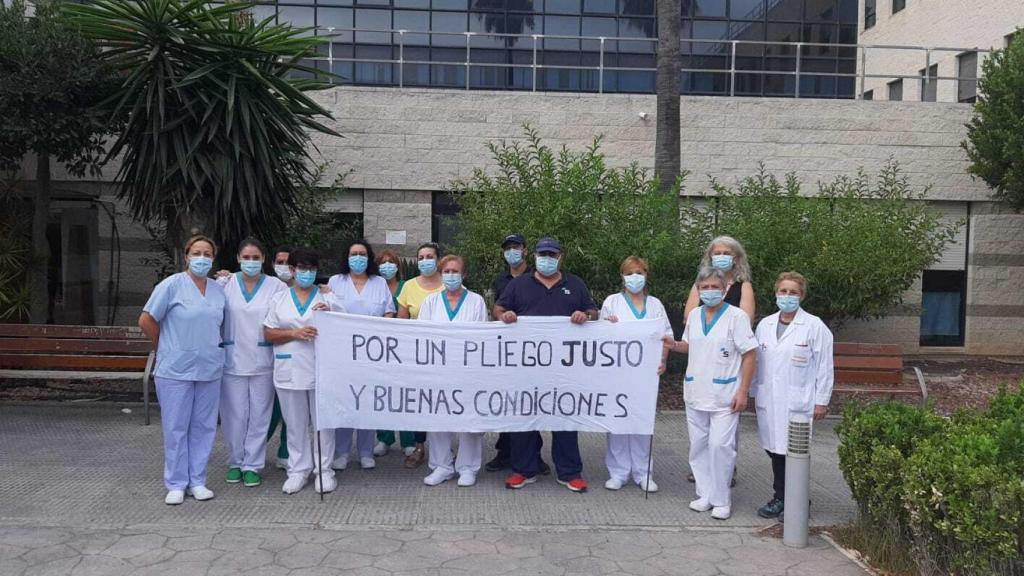 Una trabajadora de la limpieza en una imagen de archivo.