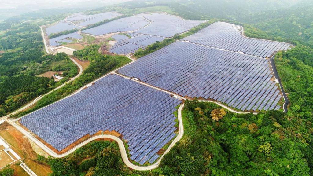 Planta fotovoltaica, Kumamoto (Japón).