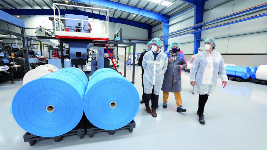 Visita de representantes de la Diputación a una empresa de Palencia