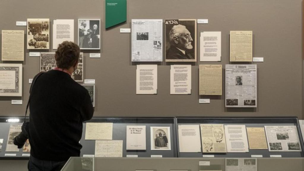 Exposición 'De la pluma a la palabra' en la Hospedería Fonseca