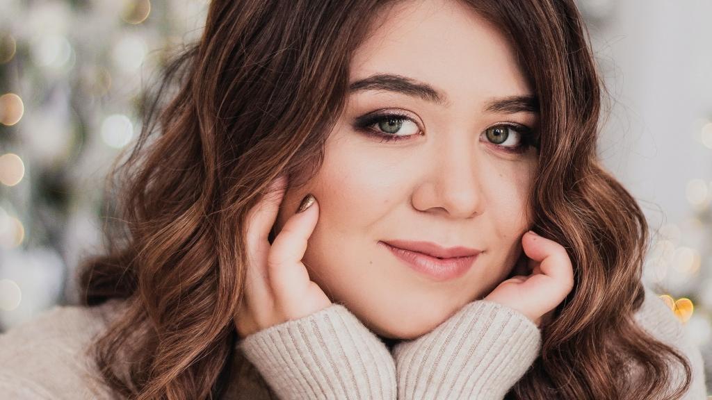 Una modelo luciendo sus ondas.