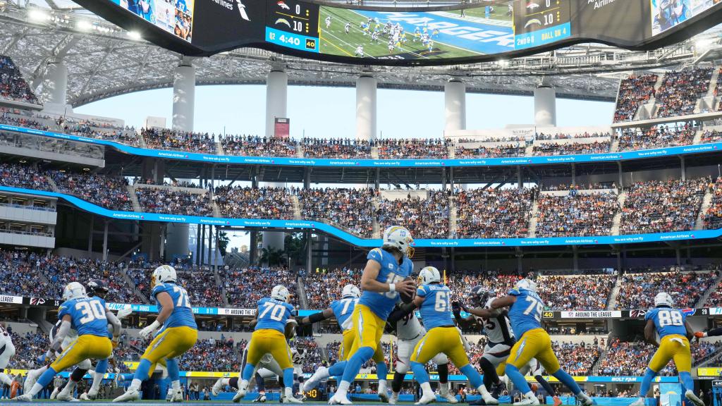 Partido entre los Denver Broncos y Los Ángeles Los Angeles Chargers en el SoFi Stadium