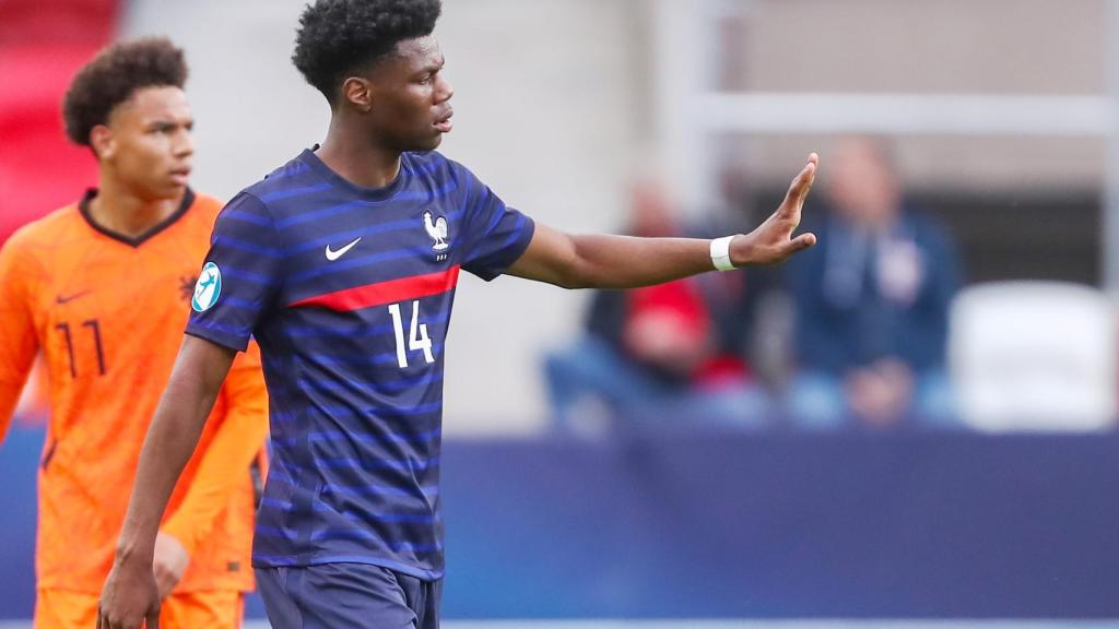 Aurélien Tchouaméni, en un partido con la selección de fútbol de Francia Sub21.