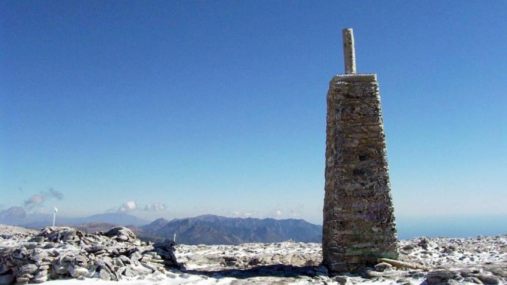 La cima de La Maroma es la gran recompensa del camino.