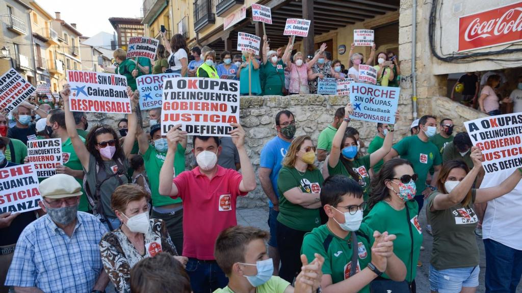 Manifestación contra la okupación en Horche el pasado verano.