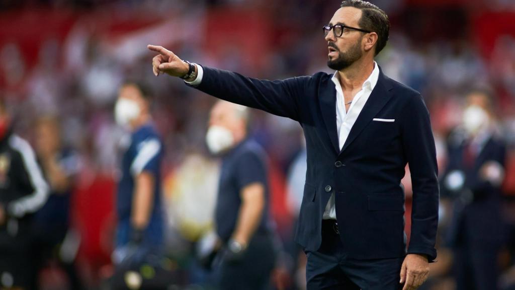 José Bordalás, durante un partido del Valencia.