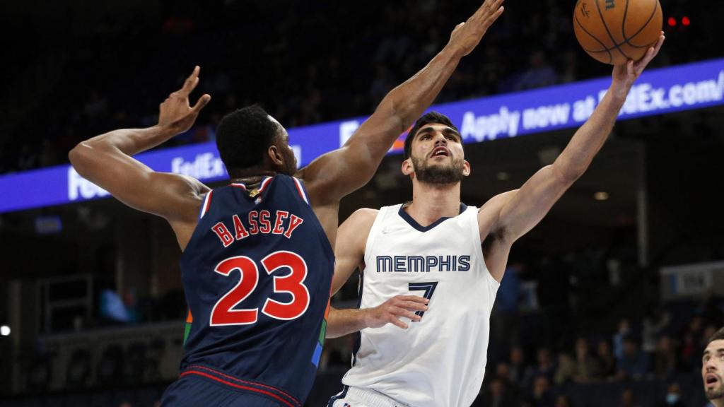Santi Aldama durante el partido de la NBA entre Memphis y Philadelphia 76ers