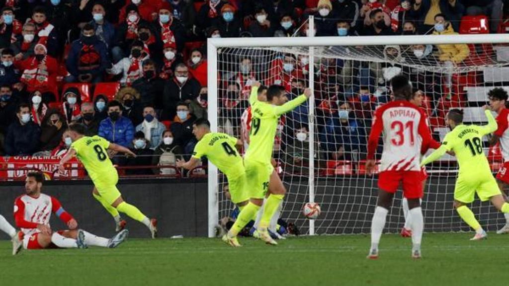 Los jugadores del Elche celebran el segundo gol del equipo ilicitano .
