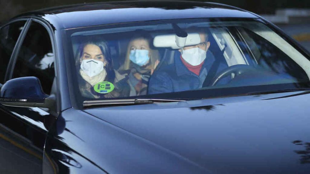 Los Reyes y sus hijas llegando a la casa de Jesús Ortiz el 6 de enero de 2021.