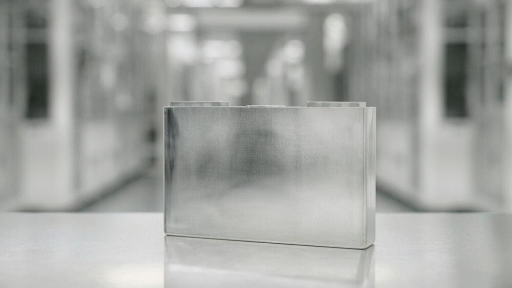 Primera batería producida en la gigafactoría de Northvolt.