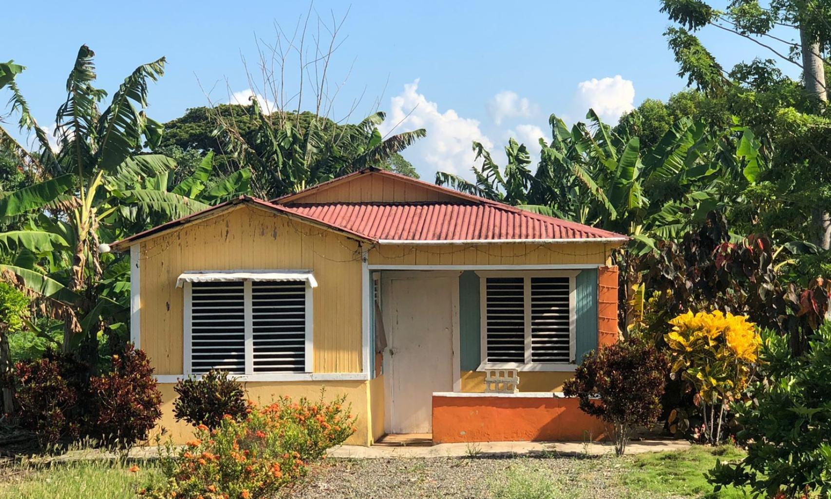 La antigua casa de la bisabuela Adela, contigua a la casa de su abuelo Juan Bautista, 'Bobo', en Conuco.