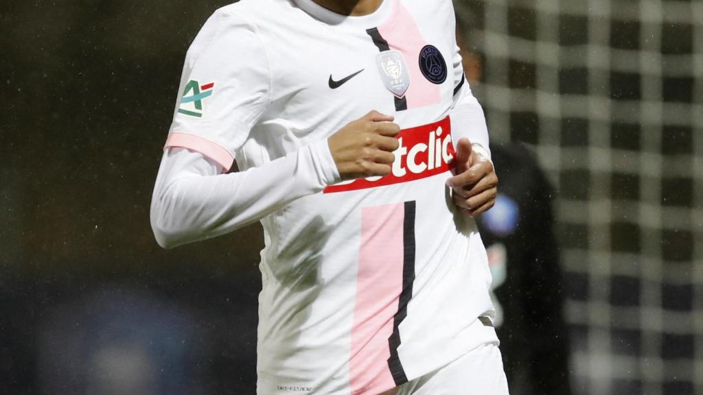 Kylian Mbappé durante un partido con el PSG