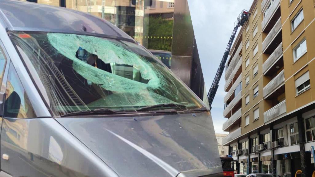 Bomberos y Policía local intervienen en medio centenar de emergencias por las rachas de viento.