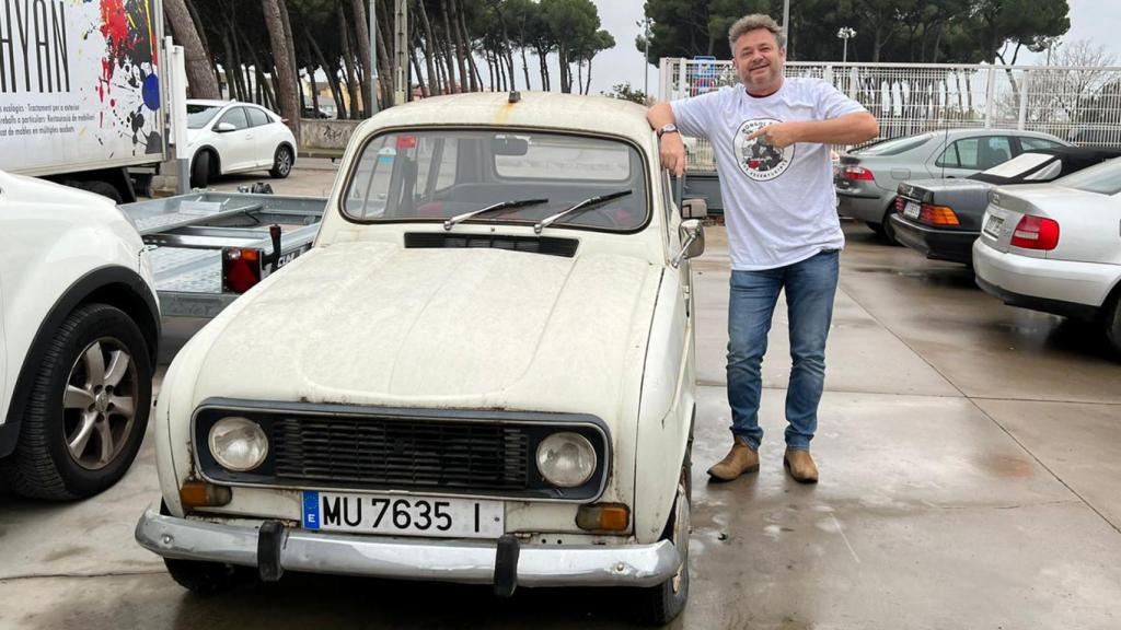 Javier Álvarez y su vuelta al mundo en un cuatro latas