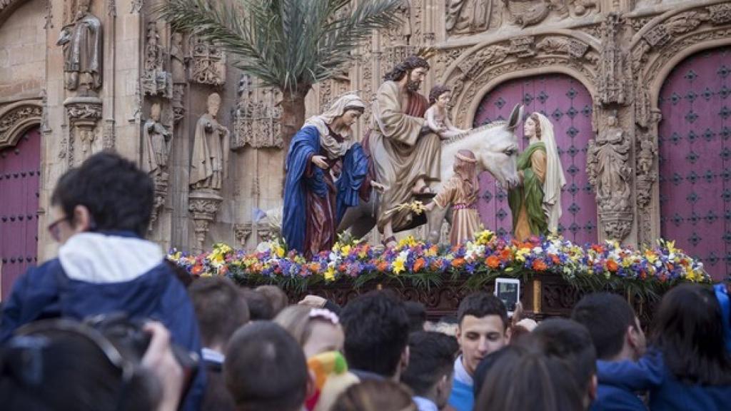 Imagen de archivo de una procesión de la Semana Santa salmantina
