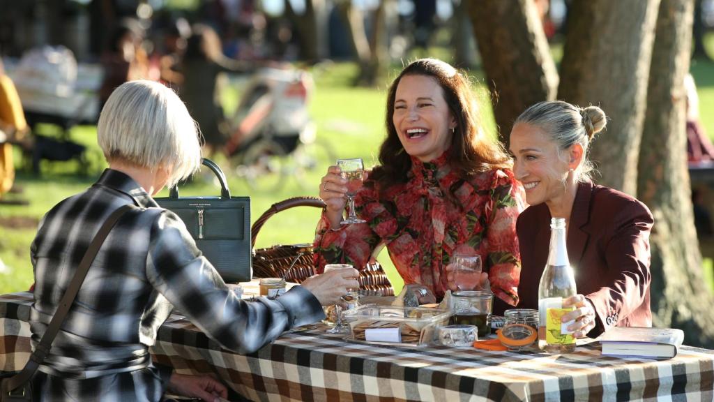 La escena en la que Kristin Davis muestra el bolso de Brandon Blackwood.