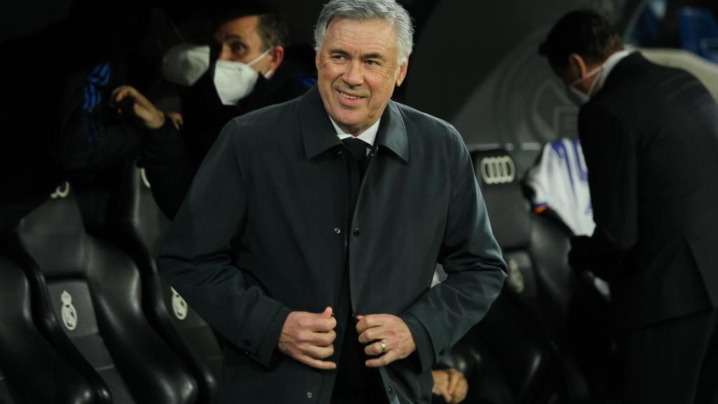 Carlo Ancelotti en el banquillo del Santiago Bernabéu