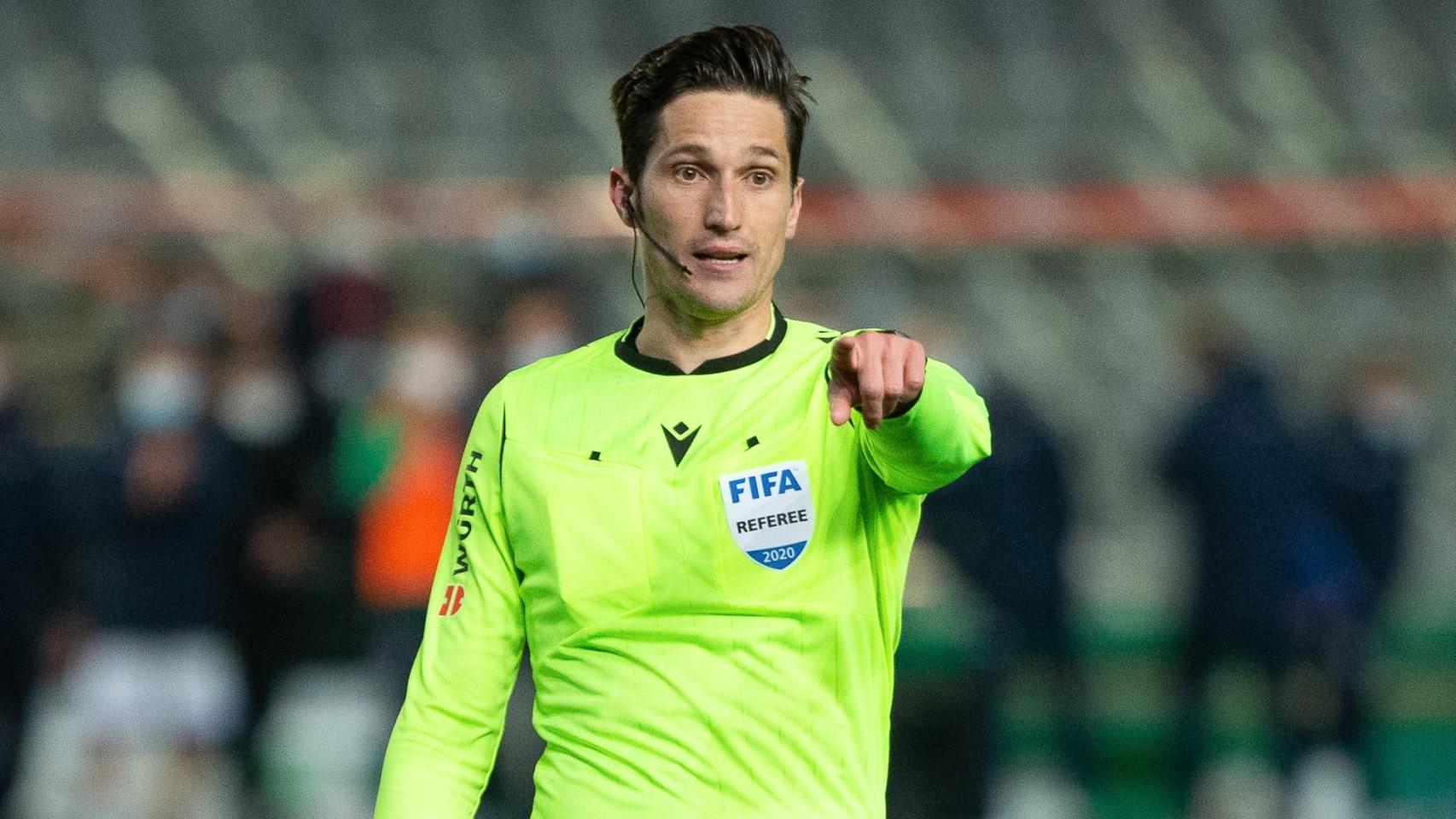 José Luis Munuera Montero, durante un partido de la Supercopa de España.