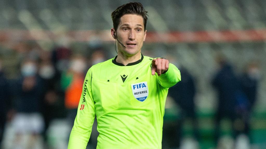 José Luis Munuera Montero, durante un partido de la Supercopa de España.