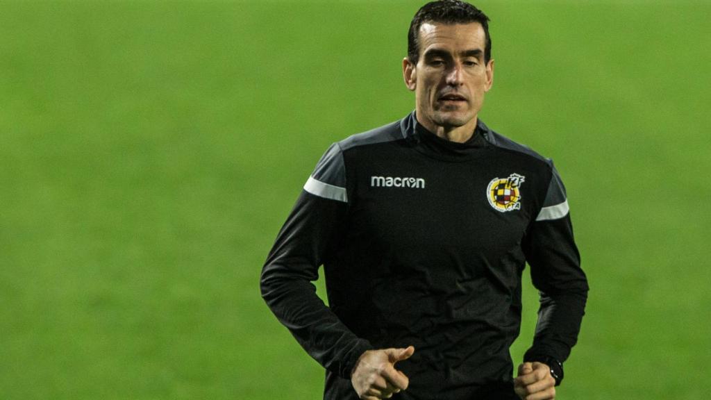 José Luis Munuera Montero, antes de un partido de Liga.